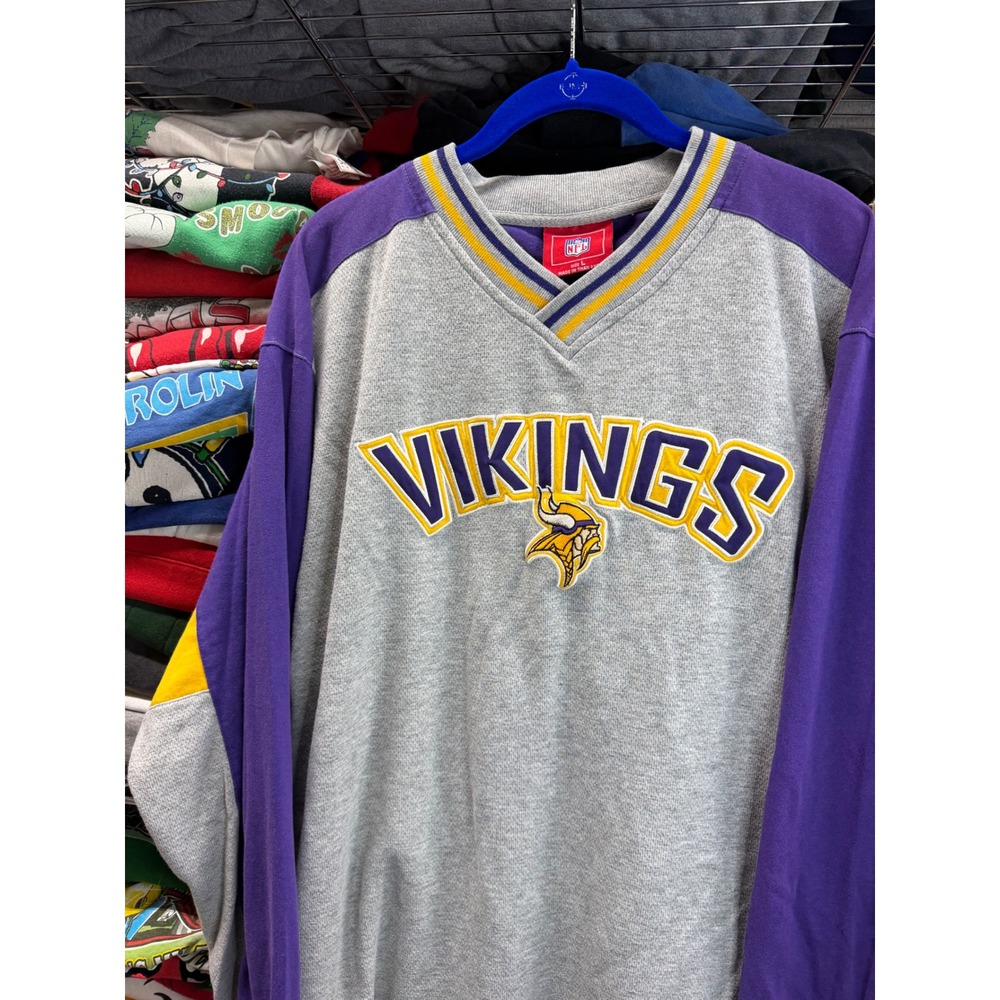 NFL Minnesota Vikings long sleeve Mens Large Grey Purple V-Neck Colorblock 6379